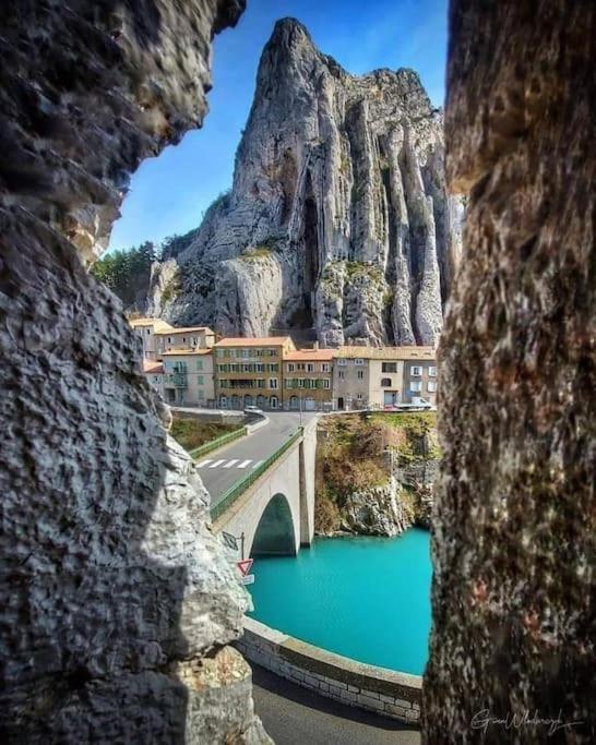 Gite De Charme Le Val Mellis Classe 3 Etoiles Dans La Douceur Provencale Vaumeilh Bagian luar foto